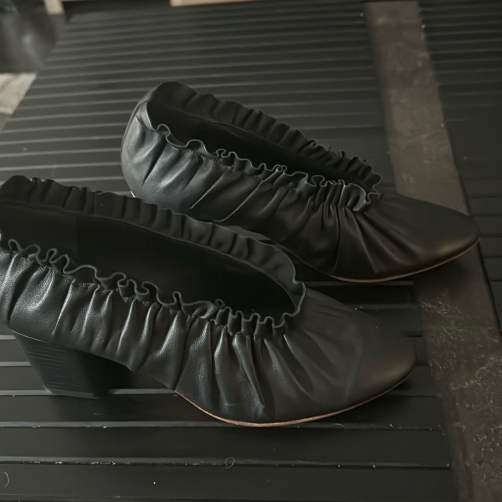 Beautiful Portugal leather cos heels